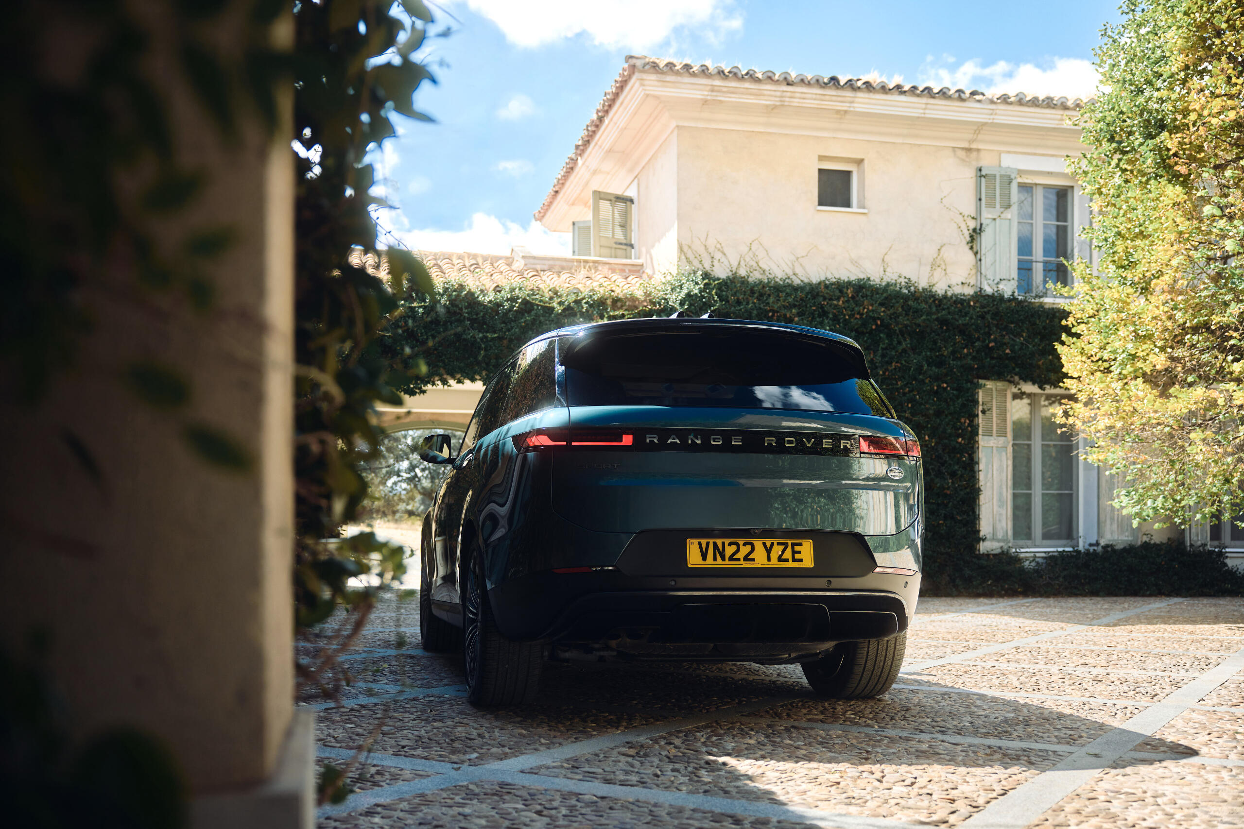 Maximilian Balazs Land Rover